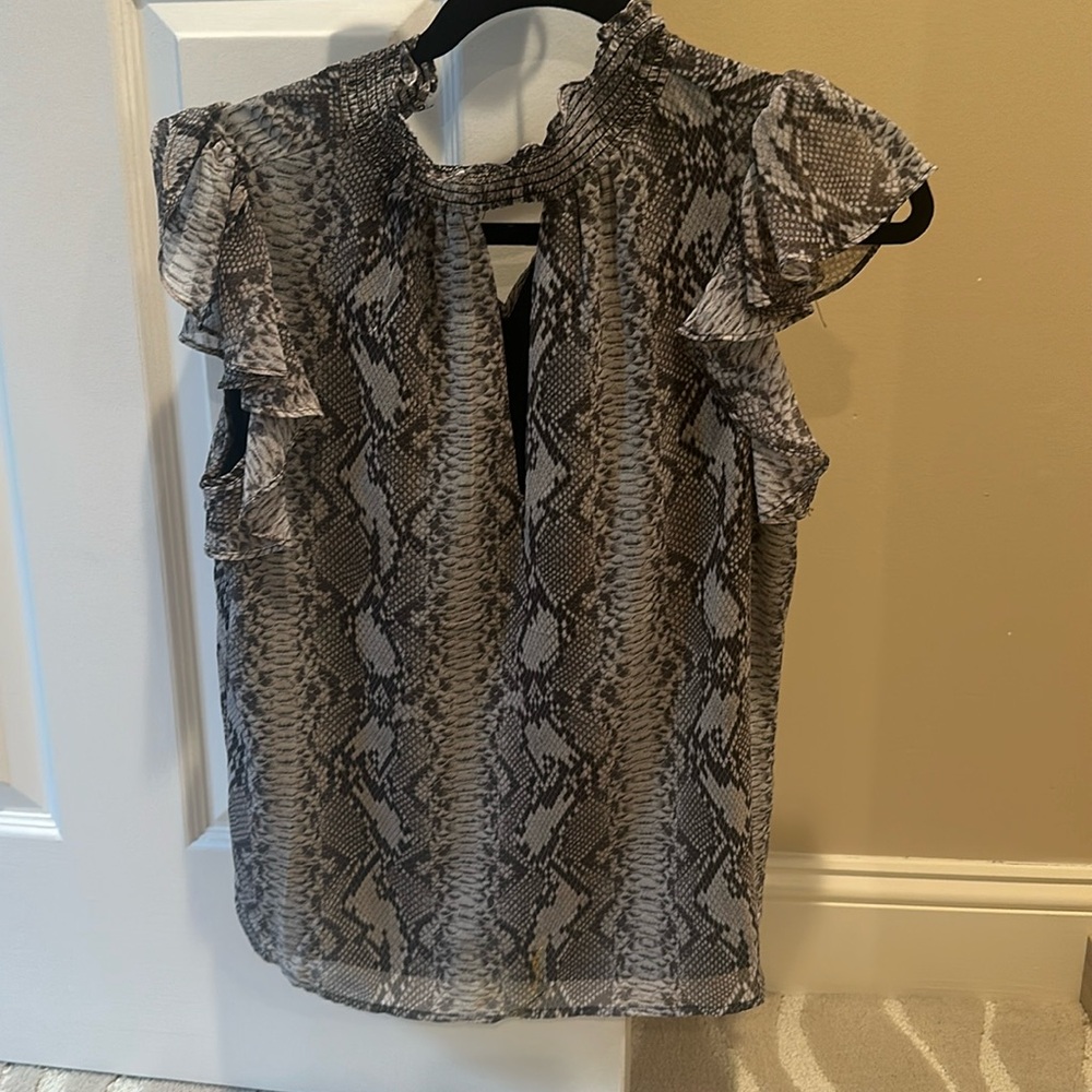 One State size small animal print short sleeve blouse